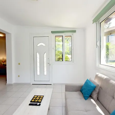 Liri Family Paradise Danis House