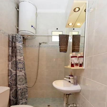 בית נופש Liri Family Paradise Danis House