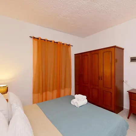 בית נופש Liri Family Paradise Danis House *