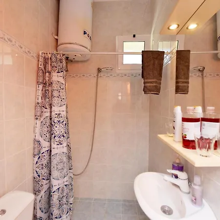 Liri Family Paradise Danis House 依克希亚